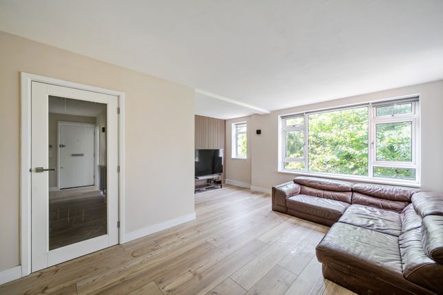13, Embassy Court, Wallington photo 2