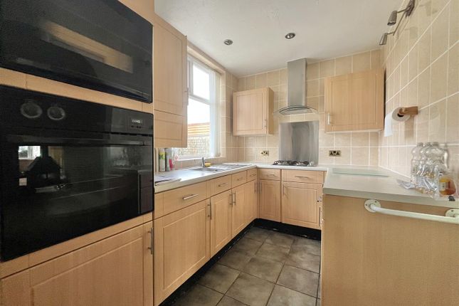 27, Canterbury Road, Holland-On-Sea photo 2