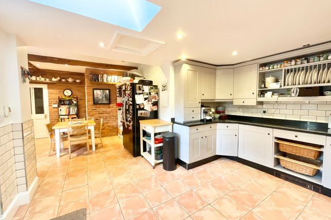 8 Walton Bank, Stafford photo 3