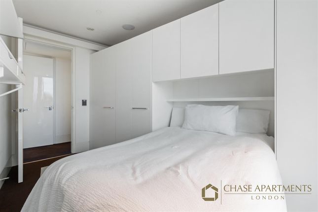 Flat to rent in The Tower, 1 St. George Wharf, Vauxhall, London