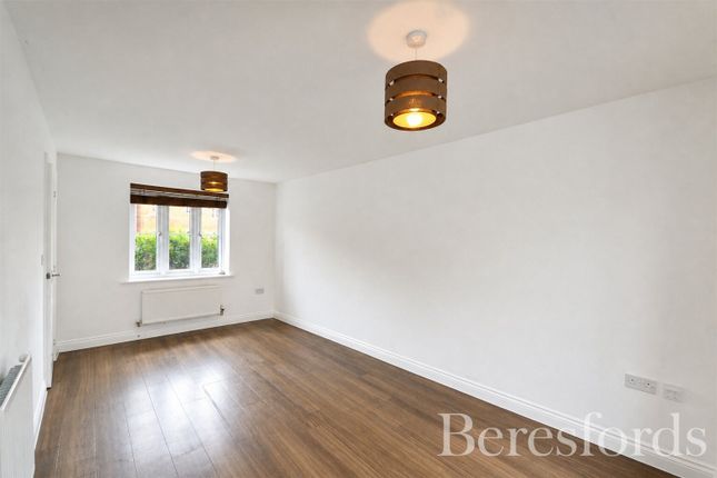53, Hooper Avenue, Colchester photo 5