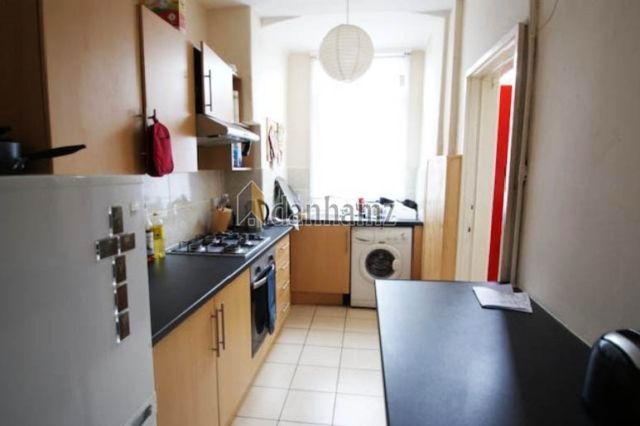 Thumbnail Property to rent in Royal Park Grove, Hyde Park, Leeds