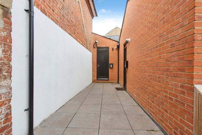 Apartment 8/Rear Of 10, Bucklersbury, Hitchin photo 4