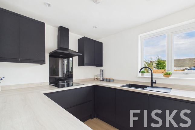 50, Alderleys, Benfleet photo 2