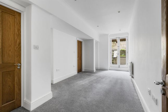 6 Christs Court, Victoria Street, Cambridge photo 3