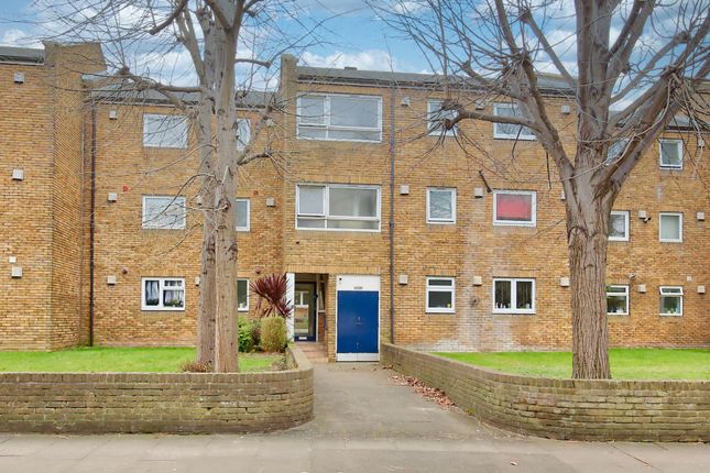 Thumbnail Flat for sale in Nantes Close, Wandsworth