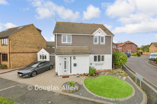 22, Blake Hall Drive, Wickford photo 2