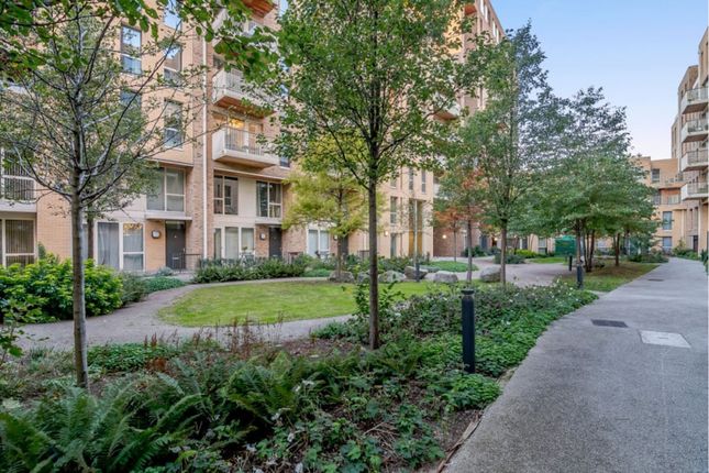 Thumbnail Flat for sale in 11 Oxley Square, London