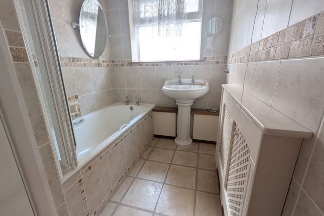 15, Ashurst Drive, Worthing photo 4