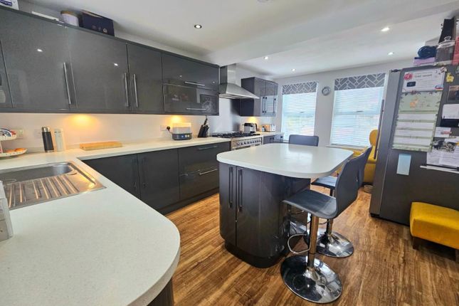59, Longs View, Wotton-Under-Edge photo 3