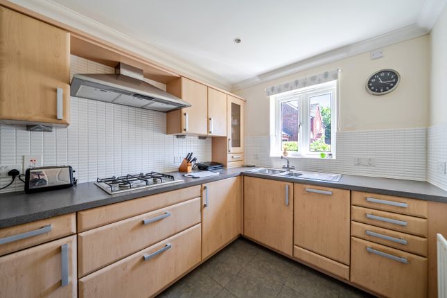 5, Sycamore Court, Worthing photo 4