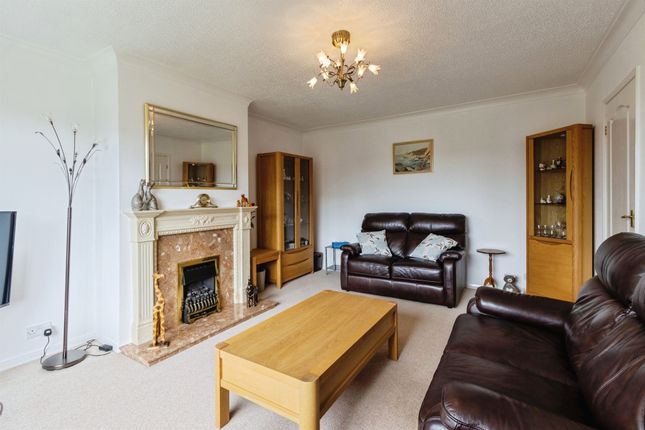 108, Whinmoor Crescent, Leeds photo 4