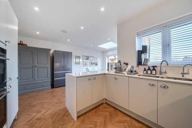 7, Orchard Farm Avenue, East Molesey photo 4