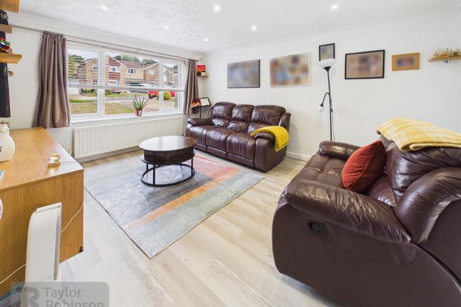 16, Somerville Drive, Crawley photo 2
