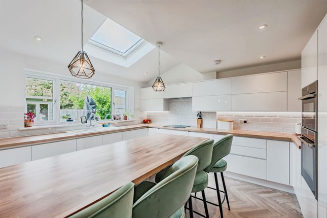 28, Rosamund Road, Crawley photo 4