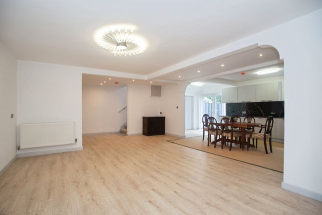 7, Nunfield Close, Manchester photo 2