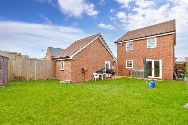 Thumbnail Detached house for sale in Pakenham Road, Waterlooville, Hampshire