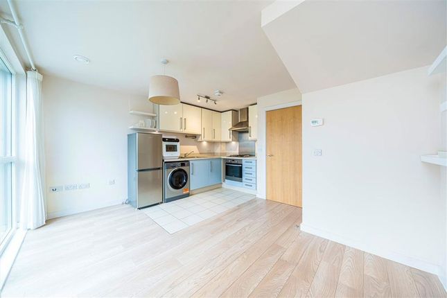 Flat 26, Willow House, Dragonfly Place, London photo 3