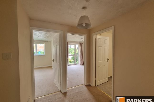 3, Royston Court, Stanley Road photo 4