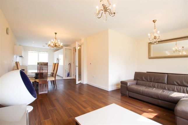 Town house to rent in Willers Lane, Trumpington, Cambridge