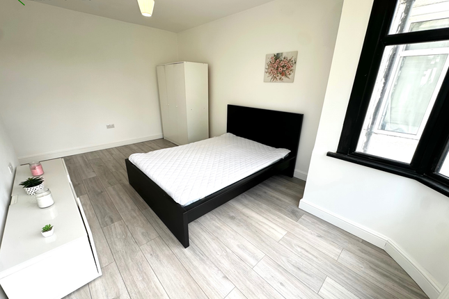 18 Carlton Terrace (Room 4), London photo 3