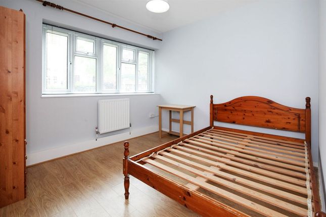 Flat 3, Spode House, Lambeth Walk, London photo 4