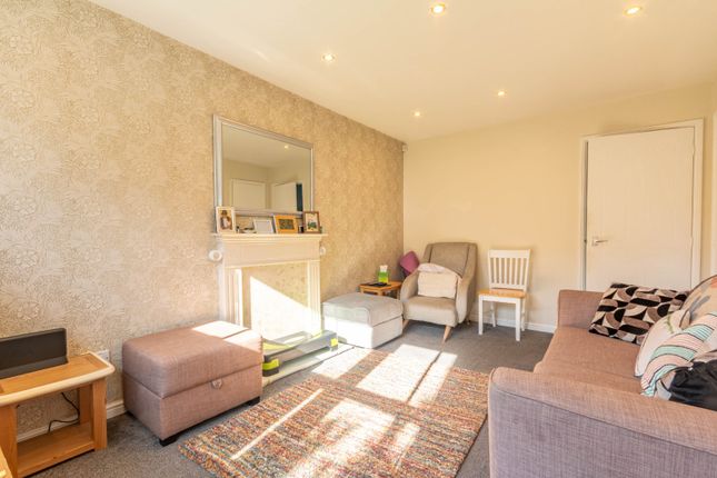 25, Stead Hill Way, Bradford photo 4
