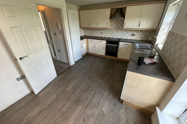 4, Meadow Way, Staffordshire photo 3