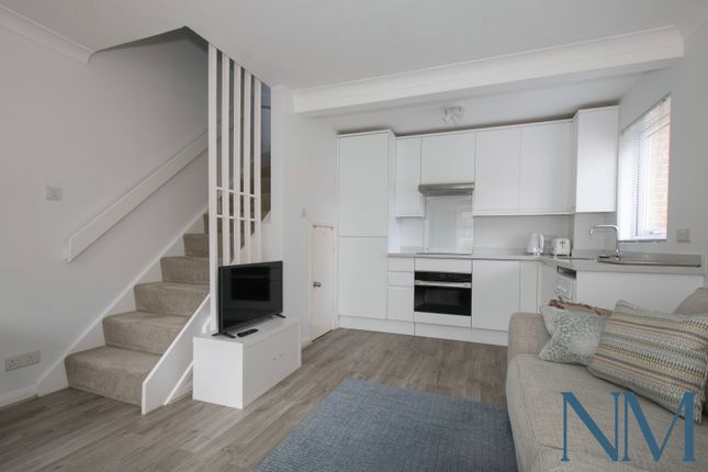 41 Oakfields, Worth, Crawley photo 3