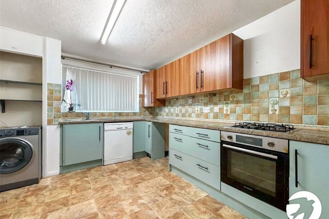 17, Harris Gardens, Sittingbourne photo 4