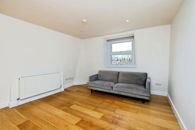 Flat 4, 94, White Horse Road, London photo 4