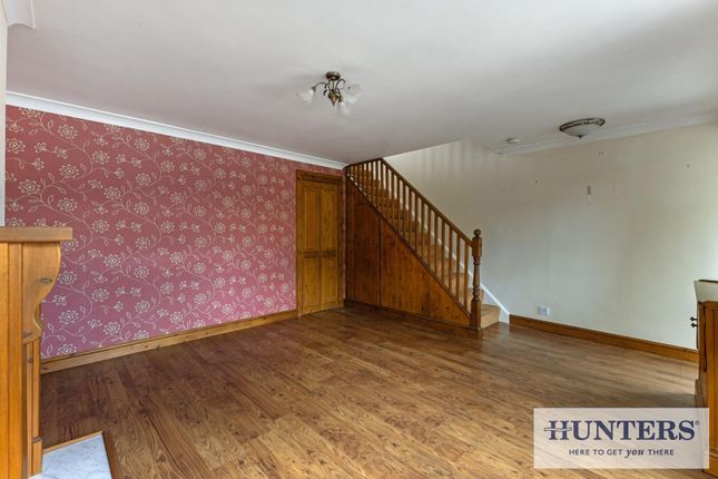 20, West Lea Crescent, Leeds photo 3
