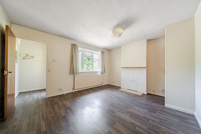 16, Wyndham Crescent, Cranleigh photo 4