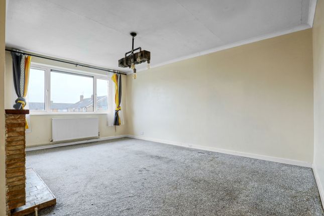 87 Southmead Crescent, Waltham Cross photo 2