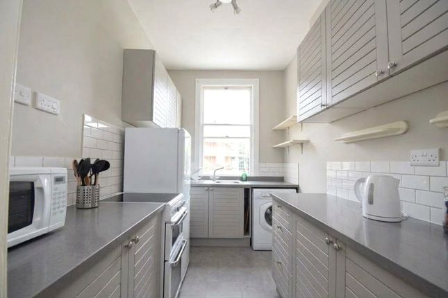 G18JK120510,, Clifton Park Avenue, Raynes Park photo 3