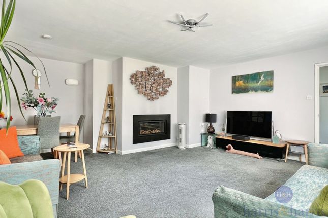 3, Axe Valley Close, Axminster photo 4