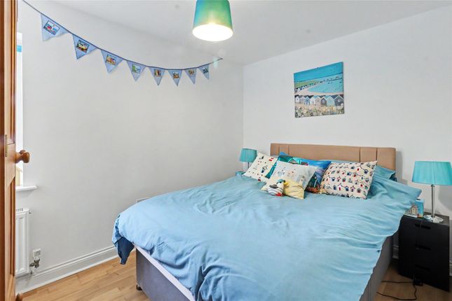 Apartment 4, Atlantic Court,, Northfield Road, Ilfracombe photo 4