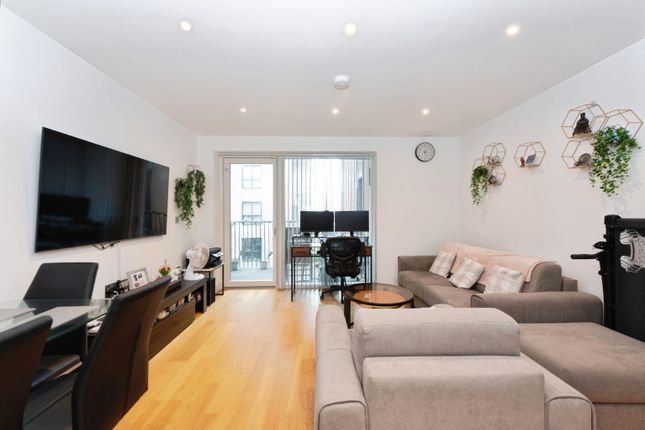 54/Bravey House, 5 Samara Drive, Southall photo 3