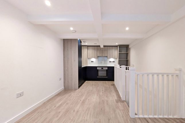 Maisonette to rent in Patterson Mews, Cormongers Lane, Redhill