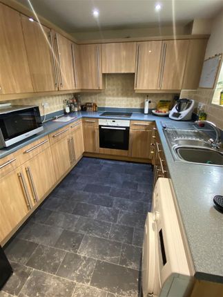 Flat to rent in St. Georges Court, Weston, Crewe
