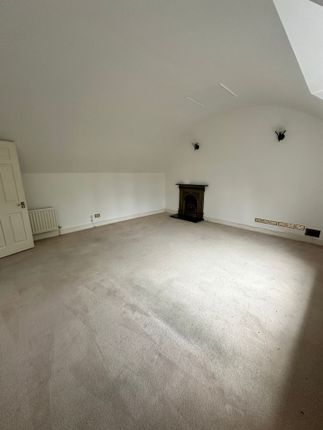 Flat to rent in Vicarage Road, Staines-Upon-Thames, Surrey