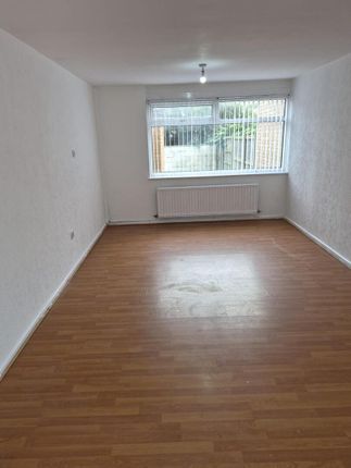 11, Kestrel Dene, Liverpool photo 5