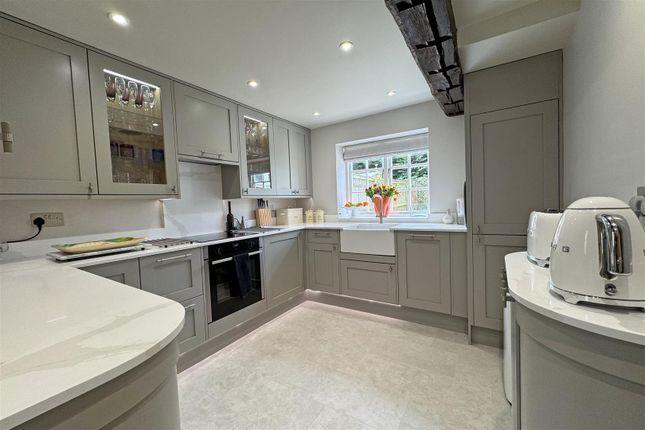 Nestcott, Chiddingfold Road, Dunsfold photo 4