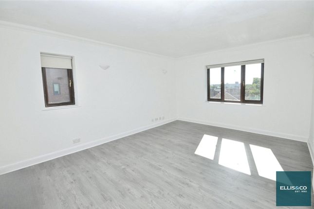 67, Rowlands Close, London photo 5