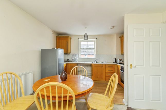 Stonebridge Grove, Milton Keynes photo 4