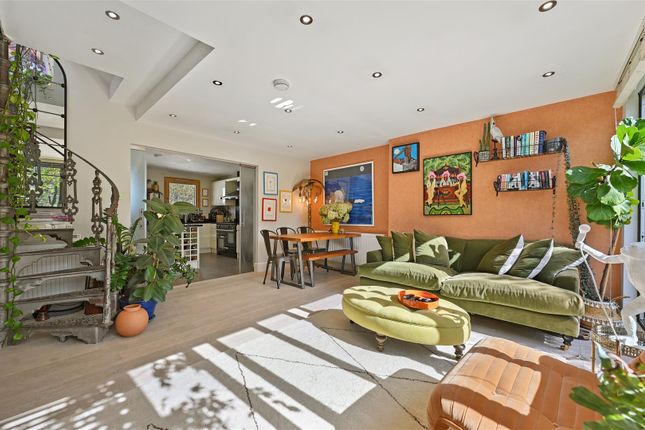 Flat 4, 14, Sinclair Gardens, London photo 3