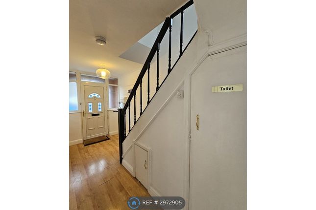 Worplesdon Road, Guildford photo 3