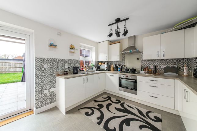 27 Durnells, Didcot photo 3