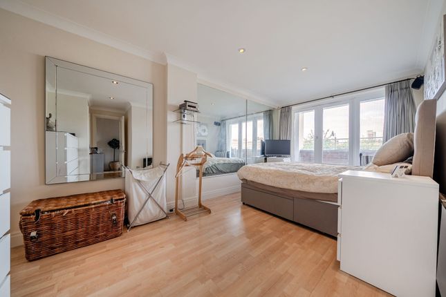 Flat 15, New Caledonian Wharf, London photo 4