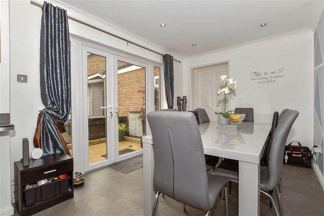 Willow Road Larkfield, Aylesford photo 3